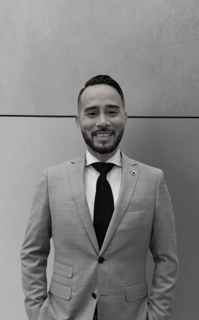 SIMON scaled e1762144667231 Simon Bird 1 Simon Bird