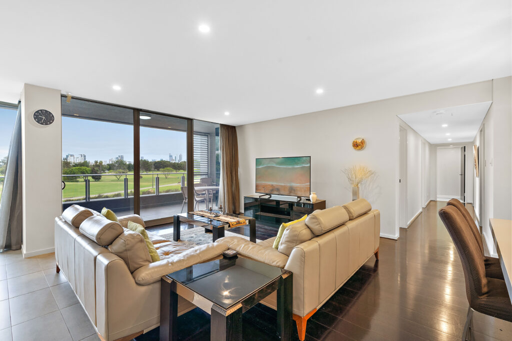 MAX09637 $1350 PER WEEK - 9/39 Bow River Crescent, BURSWOOD WA 1