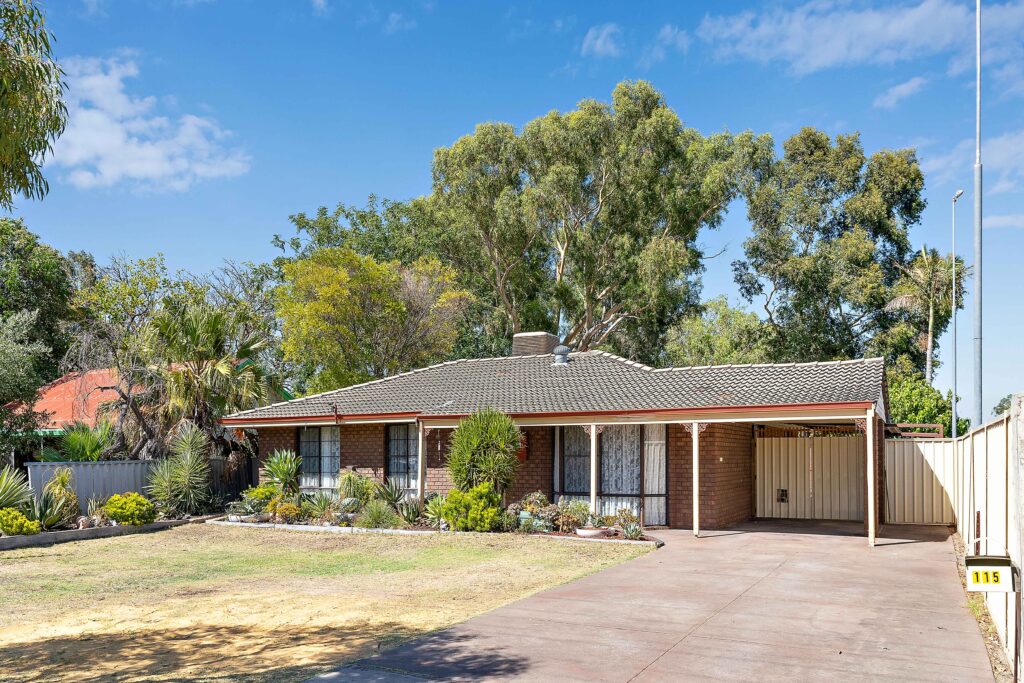 DSC00088 $700 PER WEEK - 115 Park Road Kenwick WA 1