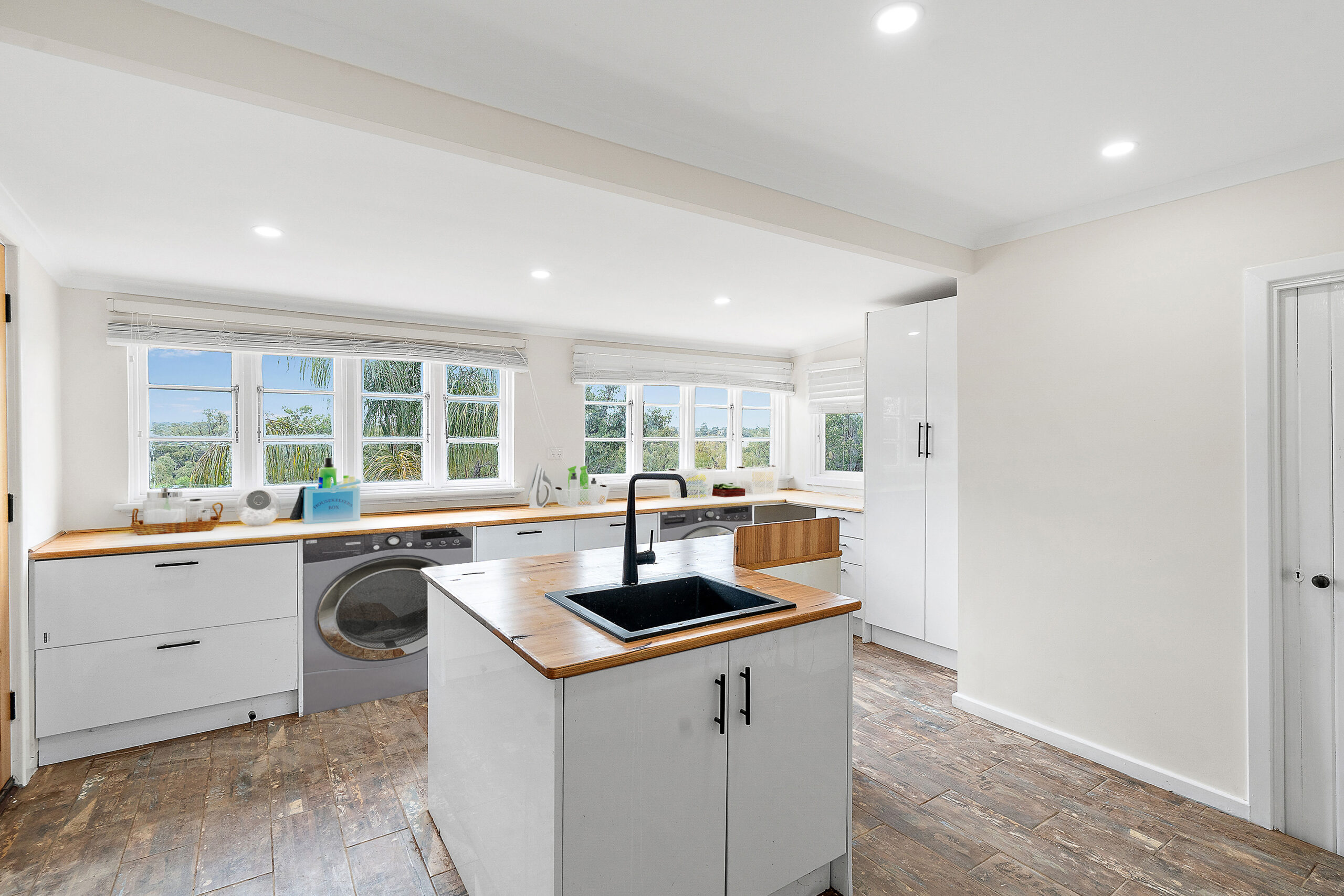 Acreage with Large Workshop Perth