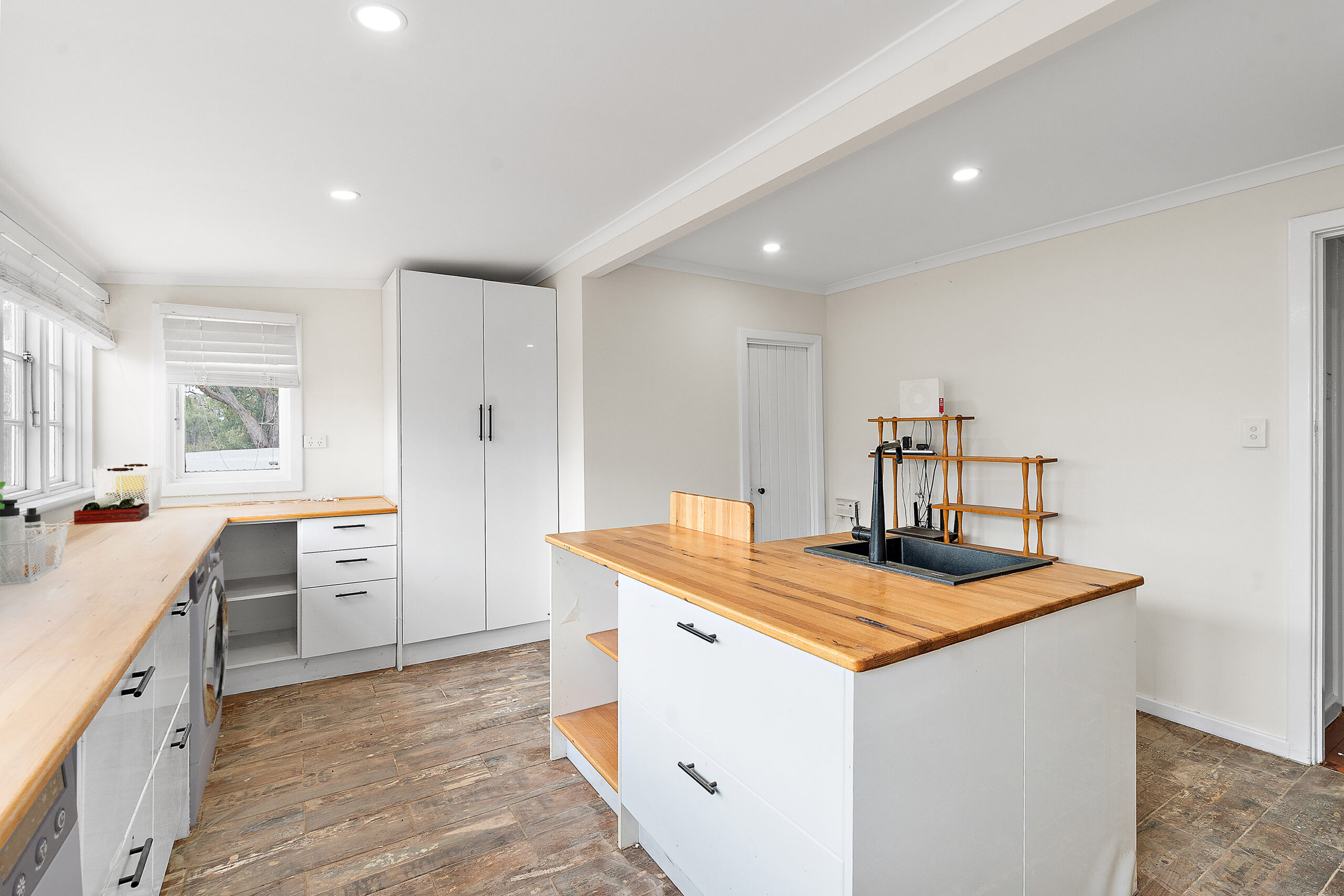 Acreage with Large Workshop Perth