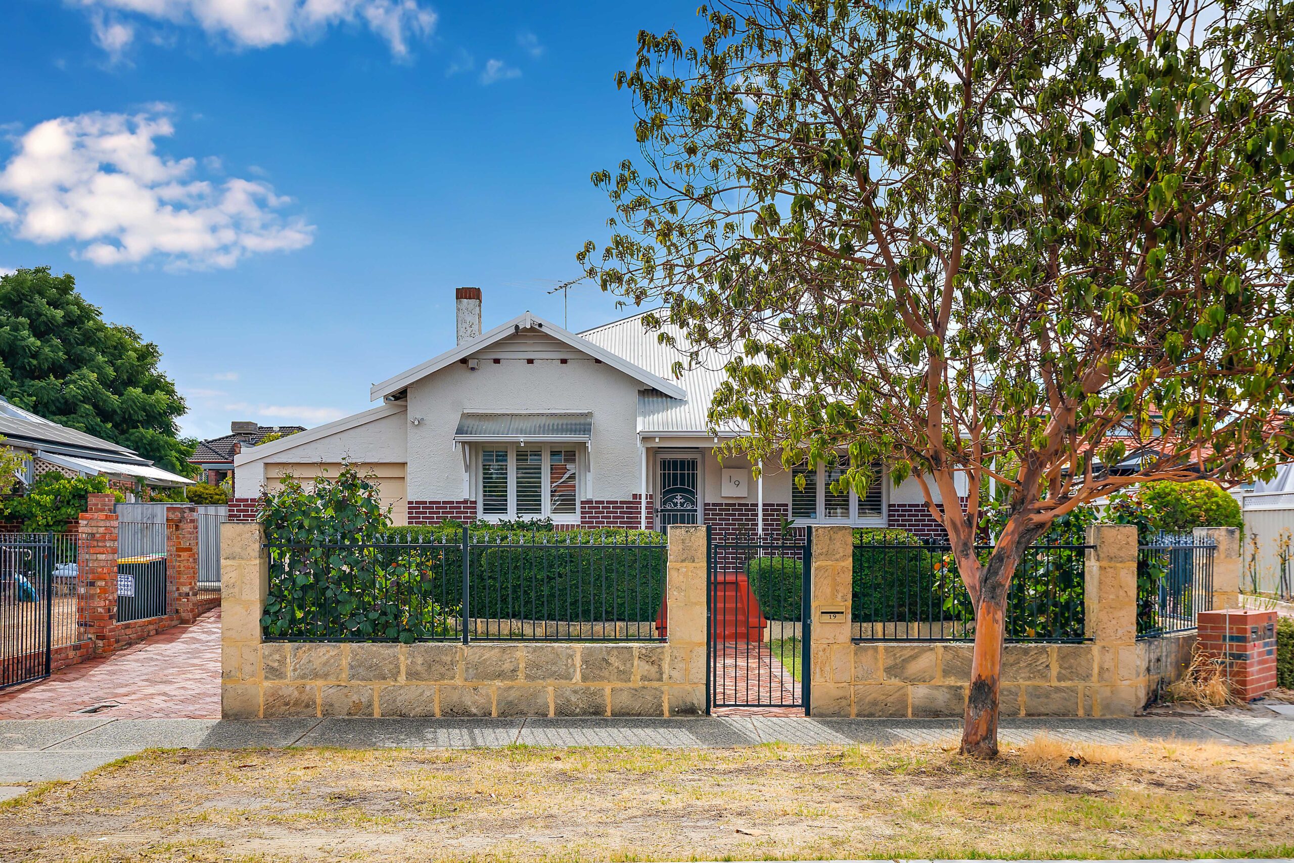 DSC06151 scaled $950 PER WEEK - 19 Manchester Street, Victoria Park 2 Home for rent in Victoria Park